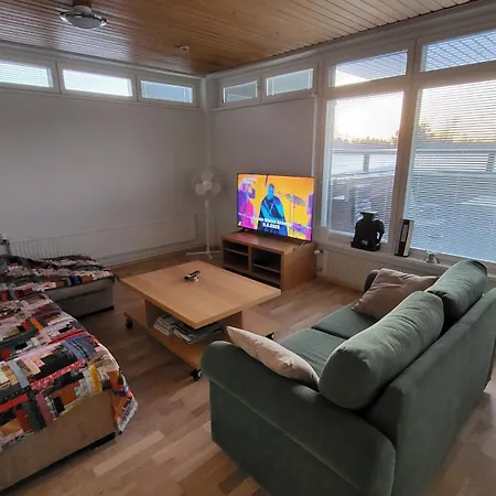 Kattohuoneisto Keskustassa リエクサ